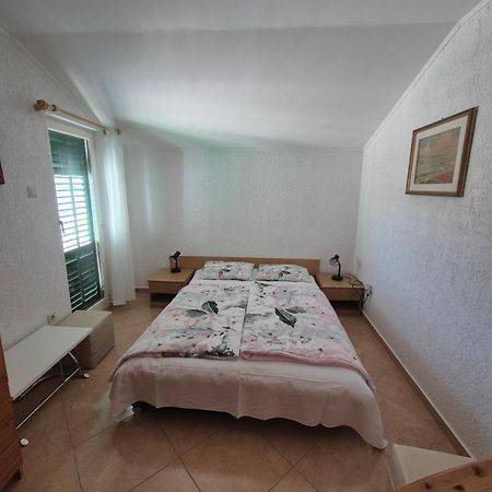 Apartmani Mira Supetarska Draga Ngoại thất bức ảnh