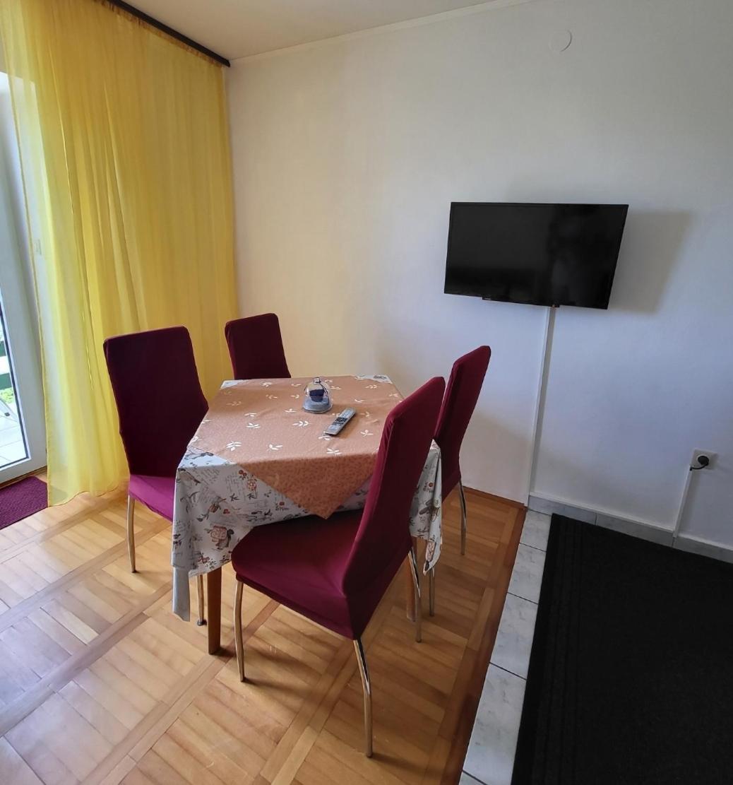 Apartmani Mira Supetarska Draga Ngoại thất bức ảnh