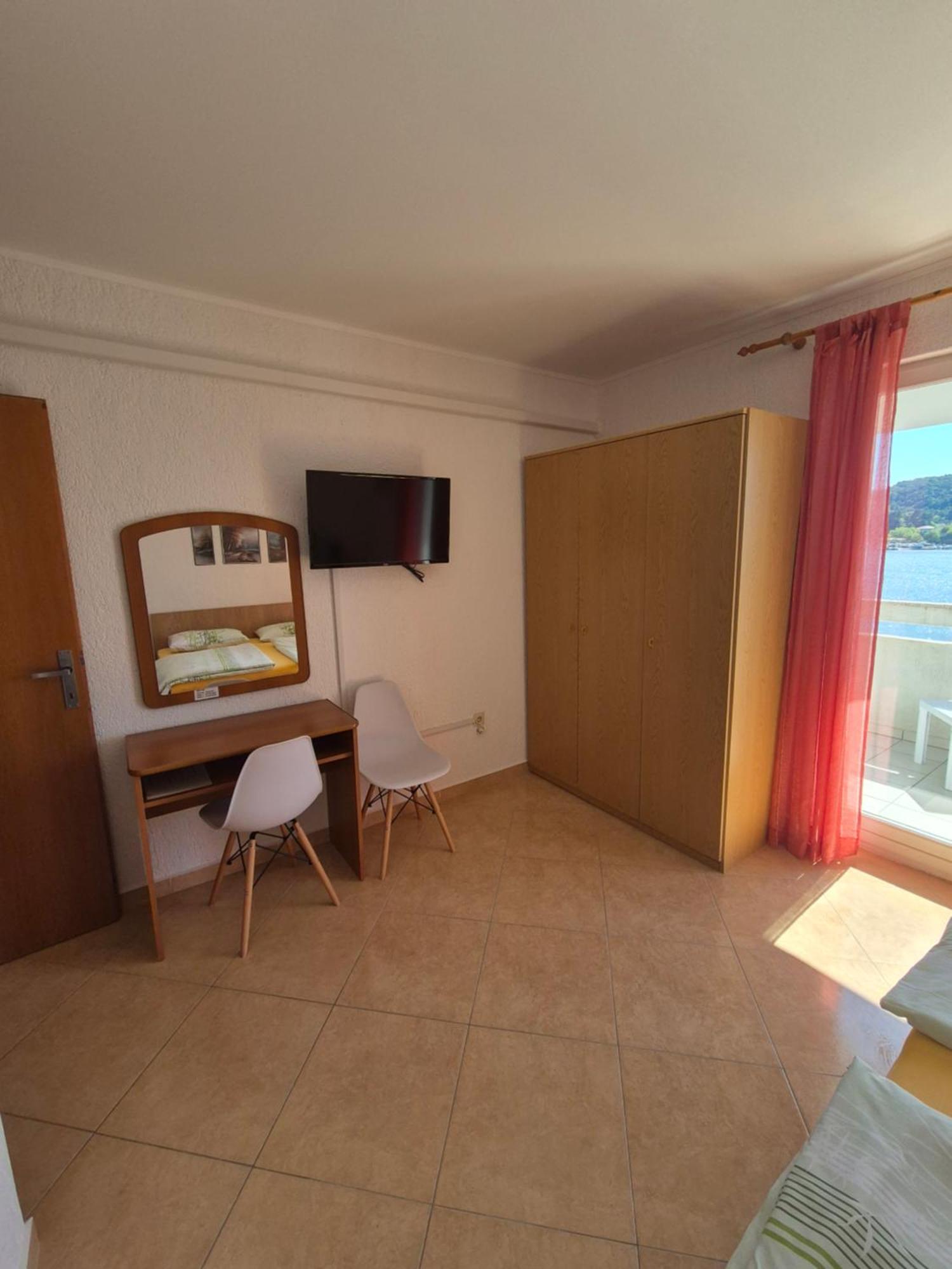 Apartmani Mira Supetarska Draga Ngoại thất bức ảnh