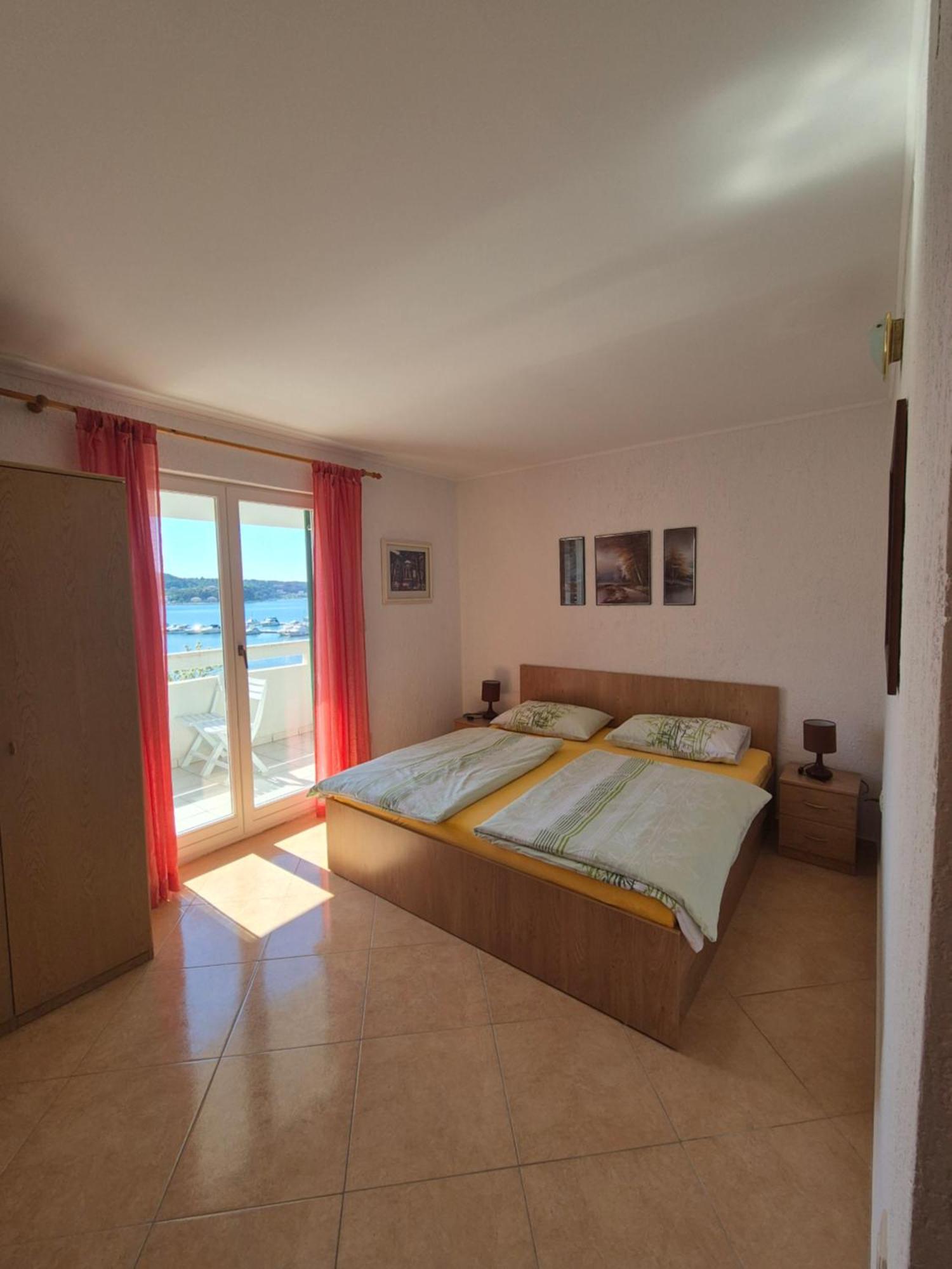 Apartmani Mira Supetarska Draga Ngoại thất bức ảnh